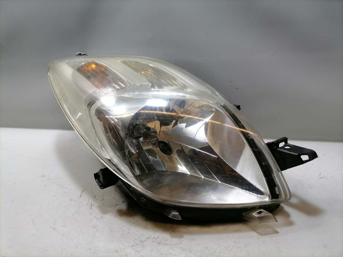 Toyota Yaris XP9 original Scheinwerfer vorn rechts Halogen leicht vergilbt Bj.2006
